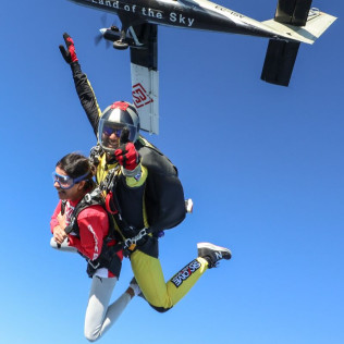 Salto en Paracaídas desde 4000 metros con Fotos o Vídeo (Empuriabrava, Girona) - TANDEM SILVER