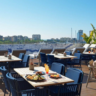Brunch para dos con Vistas al Mar en el Hotel H10 Port Vell 4* (Barcelona)