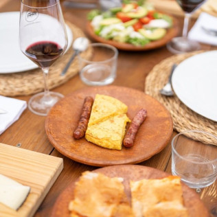 Estenas GastroExperience: Visita a Viñedo y Bodega Vera de Estenas con Cata de Vinos y Comida para dos (Utiel, Valencia)