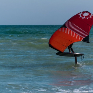 Curso de Wing Surf Foil Semi-Privado para dos (Tarifa, Cádiz)