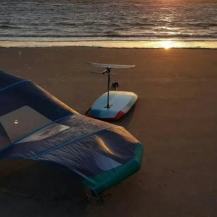 Curso de Wing Surf Foil Semi-Privado para dos (Tarifa, Cádiz)