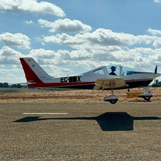 Piloto por un Día: Vuelo en Avioneta Tecnam con Vídeo (Villafranca de Córdoba, Córdoba)