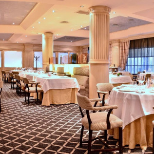 Escapada Romántica con Spa en Hotel Beatriz Toledo Auditorium & Spa 4* y Vuelo en Globo para dos con Fotos y Vídeo (Toledo)