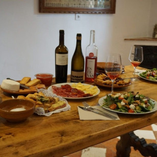 Estenas GastroExperience: Visita a Viñedo y Bodega Vera de Estenas con Cata de Vinos y Comida para dos (Utiel, Valencia)