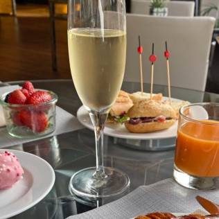 Experiencia Matinal: Desayuno con Circuito Spa y Masaje para dos en Serena SPA @ Meliá Sarrià 5* (Barcelona)