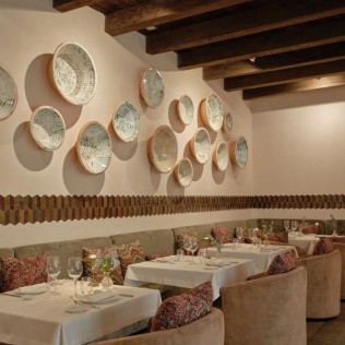 Relájese y Disfrute: Termas Romanas, Masaje Oriental y Comida o Cena en Hospes Palacio del Bailío 5* (Córdoba)