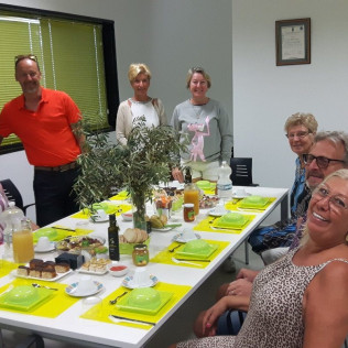 Escapada con Desayuno en Casa Rural Aloe Vera y Visita Guiada a OleoAlmanzora con Desayuno o Merienda para dos (Almería)