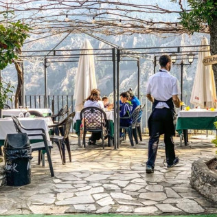 Comida o Cena para dos en Restaurante Abrasador Las Lomas (Güéjar Sierra, Granada)