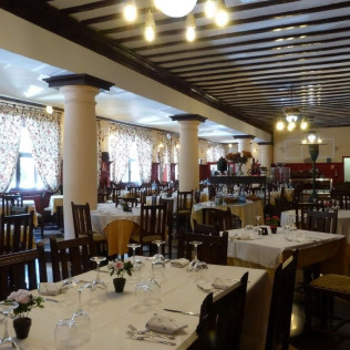 Escapada Romántica con Piscina Termal y Cena para dos en Hotel Balneario de Corconte (Burgos)