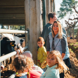 Experiència #Aprop: Visita a Llet Nostra con Degustación de Leche (Monells, Girona)
