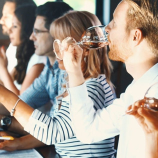 Visita a las Bodegas Irache con Degustación de Vinos y Aperitivo para dos (Navarra) 