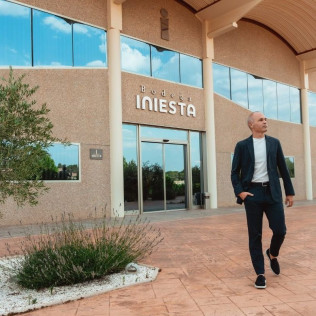 Visita y Cata de Vinos en Bodega Andrés Iniesta para dos (Fuentealbilla, Albacete)