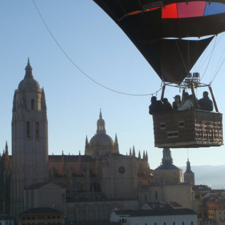 Vuelo en Globo con Cava, Almuerzo, Fotos y Vídeo HD (Segovia)