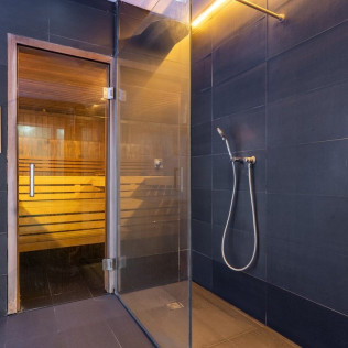 Circuito Spa con Cava o Zumo, Masaje y Cena para dos en Serena SPA @ Grums Hotel 4* (Barcelona) 
