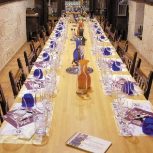 Visita a la Sala de Cata y Botella de Vino Personalizada para dos en Popy Wine (Madrid)