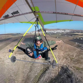 Vuelo en Ala Delta Biplaza con Fotos y Vídeo (Lanzarote, Las Palmas)