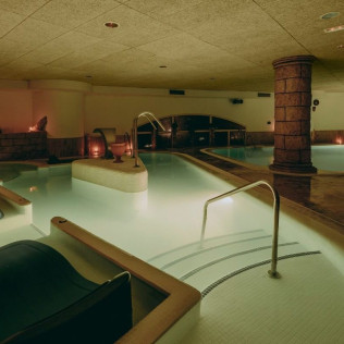 Circuito Spa y Masaje Artemisa para dos en Thermae Spa (Málaga)