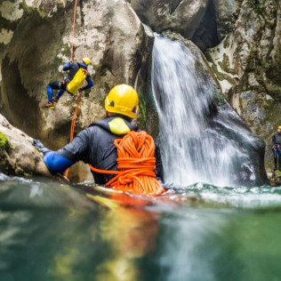 Escapada de Aventura con Rafting y Actividad a Elegir en Hotel Florido (Sort, Lleida)