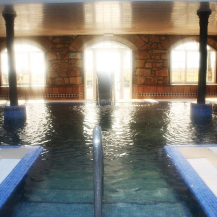 Fin de Semana Romántico con Piscina Termal para dos en Hotel Balneario de Corconte (Burgos)