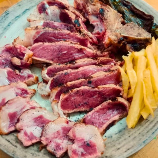 Menú para dos en Restaurante Abrasador Mesón La Ronda (Carcabuey, Córdoba)
