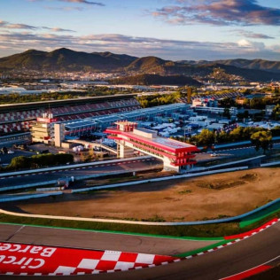 F1 Driving Experience - Warm Up: Conducir Formula Renault y Fórmula 1 en Trazado Gran Premio (Barcelona)