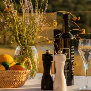 Escapada de 2 Noches con Spa, Cena, Botella de Cava y Bombones en Habitat Cigüeña Negra (Valverde del Fresno, Cáceres)