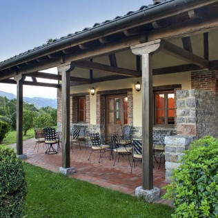 Escapada en Habitación con Bañera Hidromasaje y Visita a la Granja en Alojamiento Rural La Montaña Mágica (Asturias)