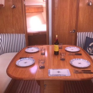 Puesta de Sol en Velero Privado con Cava y Opción a Cena y Noche a Bordo para dos (Barcelona)