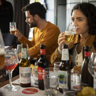 Visita Guiada a la Antigua Fábrica Estrella Damm con Degustación Especial de Cervezas (Barcelona)