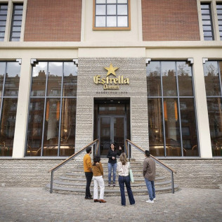 Visita Guiada a la Antigua Fábrica Estrella Damm con Degustación Especial de Cervezas (Barcelona)