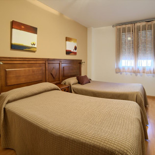 Escapada de 1 o 2 Noches con Ruta Guiada en Quad en Apartamentos Rurales Sierra de Gúdar (Gúdar, Teruel)