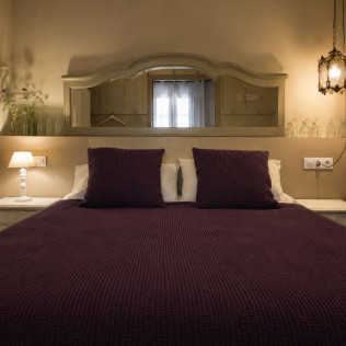 Escapada de 2 Noches con Piscina Privada en El Jardinet de Sant Esteve (Olot, Girona)
