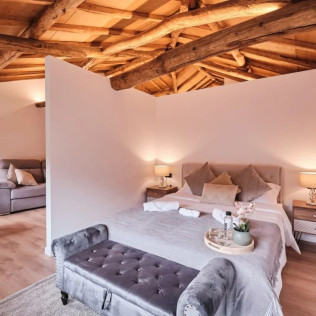 Escapada de 2 Noches con Jacuzzi, Visita a Bodega y Cata de Vinos para dos en Casa Grande de Covas (Taboada, Lugo)