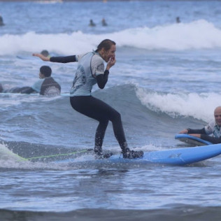 Clase de Surf Grupal al Amanecer o Atardecer (Arona, Santa Cruz de Tenerife)