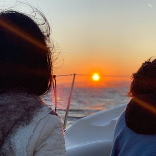 Atardecer Privado en Velero con Barra Libre (Barcelona)