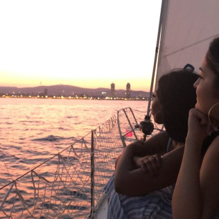 Atardecer Privado en Velero con Barra Libre (Barcelona)