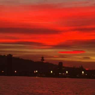 Atardecer Privado en Velero con Barra Libre (Barcelona)