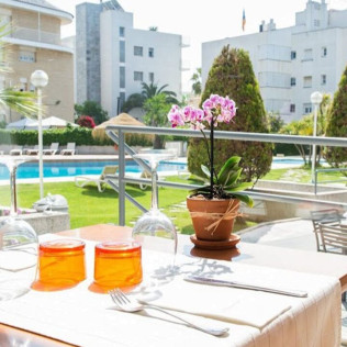 Escapada con Desayuno en Hotel Atenea Park Suites Apartments (Vilanova i la Geltrú, Barcelona)