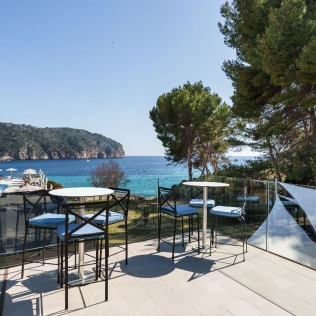 Escapada en Suite con Vistas, Desayuno y Spa en Bahía Suites Camp de Mar 4* (Camp de Mar, Mallorca)