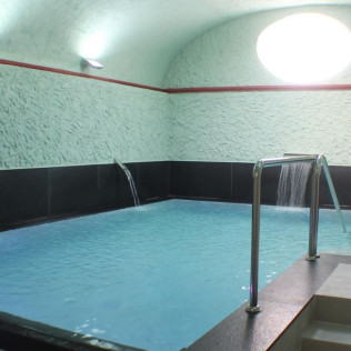 Masaje y Piscina Termal en Balneario Caldetes (Barcelona)