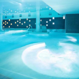 Balneario, Masaje Relajante y Comida o Cena para dos en Balneario Alhama de Aragón 4* (Zaragoza)