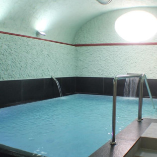 Piscina Termal, Jacuzzi y Vaporarium en Balneario Caldes d'Estrac (Caldes d'Estrac, Barcelona)