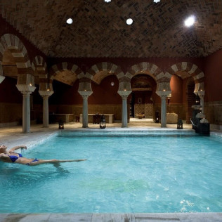 Baños Árabes y Masaje Relajante MIMMA15 en Hammam Al Andalus y Comida o Cena para dos (Córdoba)