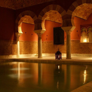 Baños Árabes y Masaje Relajante MIMMA15 en Hammam Al Andalus y Comida o Cena para dos (Córdoba)