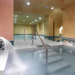 Baños Árabes, Masaje, Cena y Cóctel de Cava para dos en Baños Árabes Palacio de Comares (Granada)