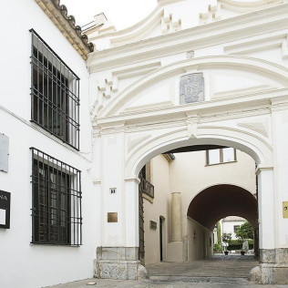 Baños Romanos con Copa de Cava para dos en Hospes Palacio del Bailío 5* (Córdoba)