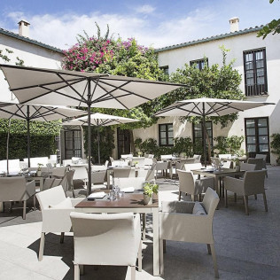 Baños Romanos con Copa de Cava para dos en Hospes Palacio del Bailío 5* (Córdoba)