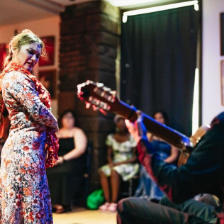 Espectáculo Flamenco con Bebida en Baraka Sala Flamenca de Triana (Sevilla)
