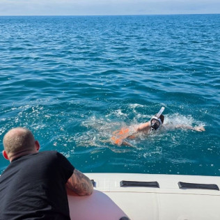 Private Connection: Salida Privada en Barco con Snorkel y Aperitivo Mediterráneo (Arguineguín, Las Palmas de Gran Canaria)