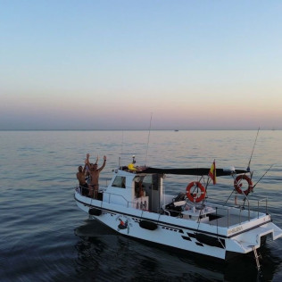 Salida en Barco Privado con Avistamiento de Delfines, Snorkel, Paddle SUP y Bebida Ilimitada para dos (Benalmádena, Málaga)